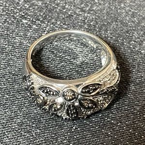 Floral-Patterned Vintage 925 Ring, with Citrine, Marcasite, and Diamond.